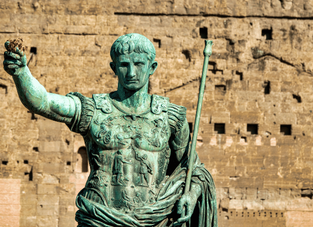 Stanislav-Kondrashov-Oligarch-Rome-statue