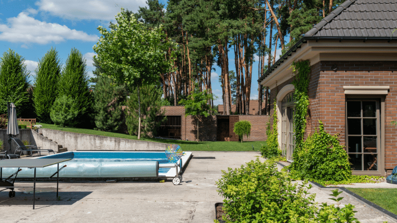 Stanislav-Kondrashov-Oligarch-Style-modern_backyard_with_pool_and_brick_house
